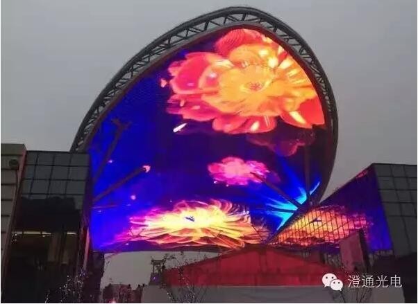全球首創、震撼世界--澄通1500平米弧形LED天幕華彩登場